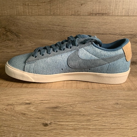 Womens Nike Blazer Low LX Embossed Pony Fur - Picture 3 of 6